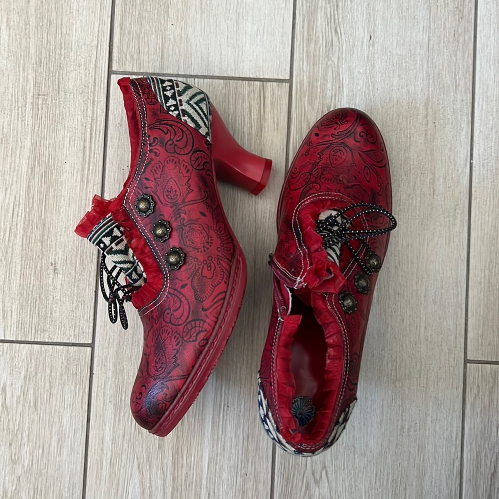 funky red close toed heels